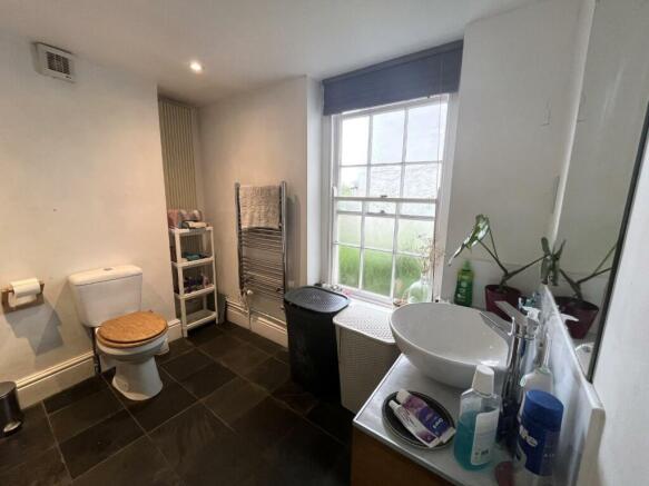 Bathroom 2.jpeg