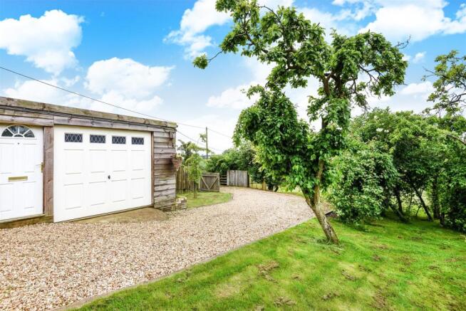 GARAGING & CARPORT