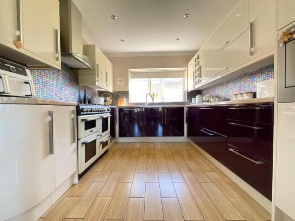 3 bed Detached for sale Image 8