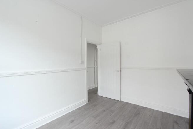 2 bed Terraced to rent Image 4