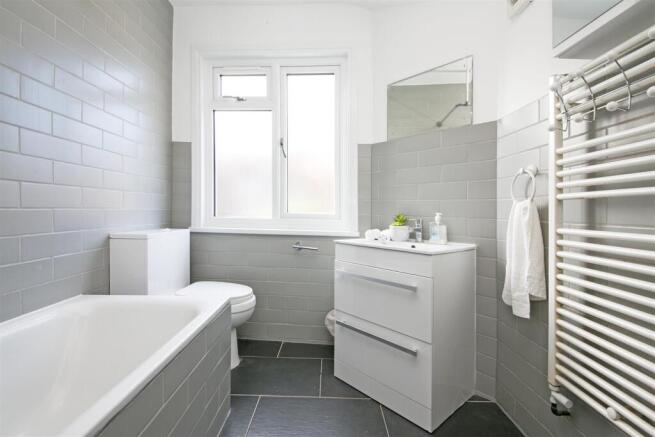 21 Carlwell Street bathroom new.jpg