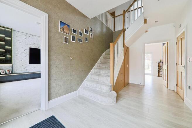 4 bed Detached for sale Image 8