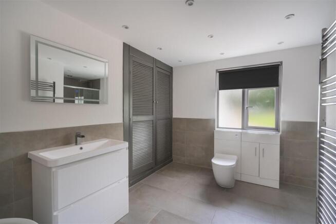 4 bed Detached for sale Image 10