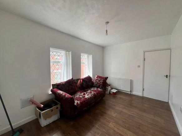 2 bed Apartment to rent Image 6