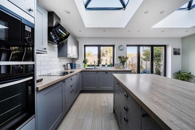 KITCHEN/BREAKFAST ROOM