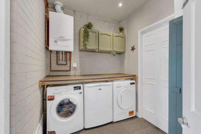 4 bed Semi-Detached for sale Image 11