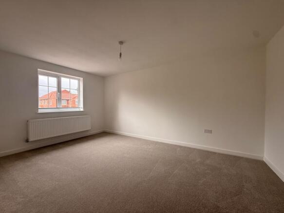4 bed House to rent Image 7