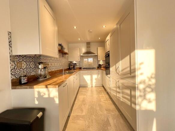 4 bed Detached for sale Image 5
