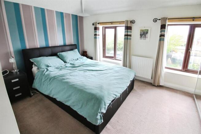 3 bed Semi-Detached for sale Image 11