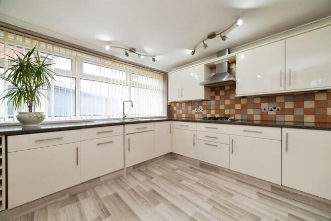 3 bed Semi-Detached for sale Image 5