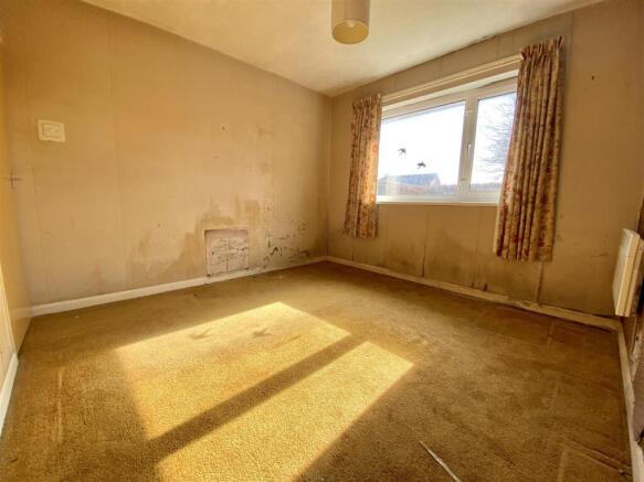 2 bed Semi-Detached Bungalow for sale Image 11