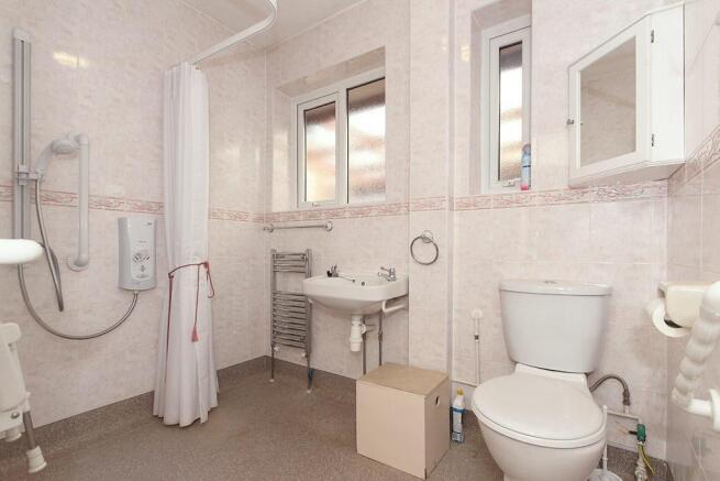 Ste-Bathroom.jpg