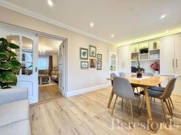 90, Warren Drive, Hornchurch RM12 4QX