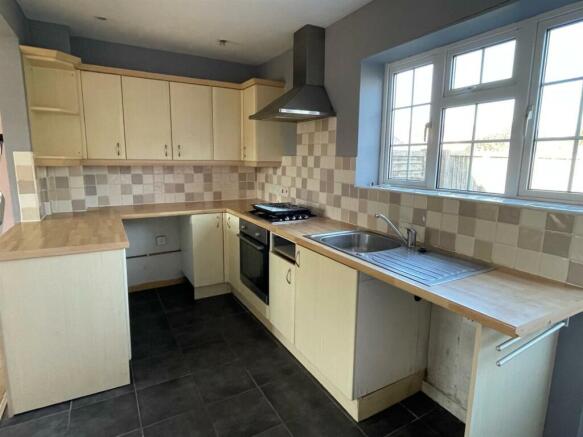 Kitchen 2.jpg