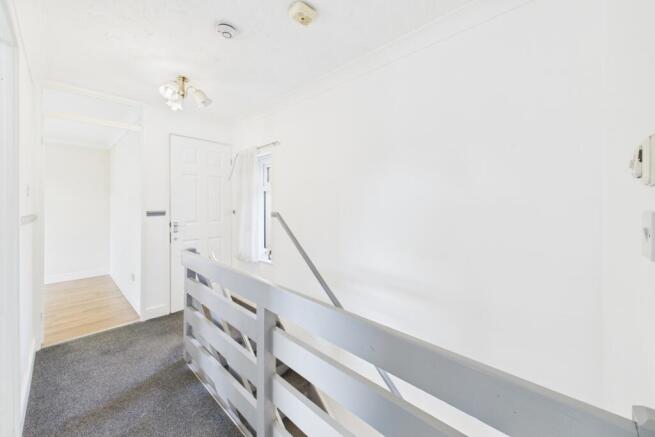 3 bed Semi-Detached to rent Image 9