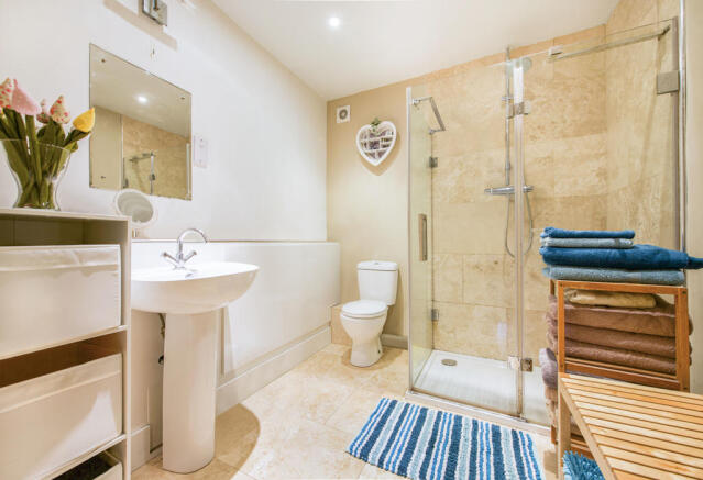 Bramdean Downstairs Bathroom