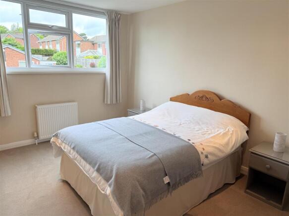 3 bed Semi-Detached to rent Image 11
