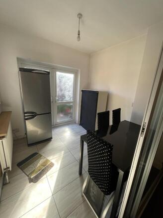 4 bed semi-detached house to rent Spring Grove Ro