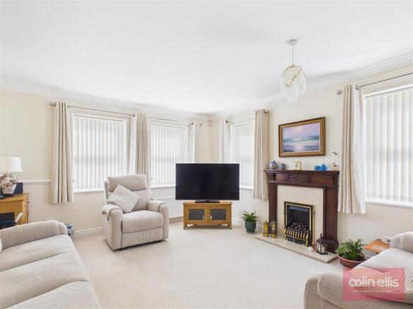 3 bed Detached Bungalow for sale Image 4