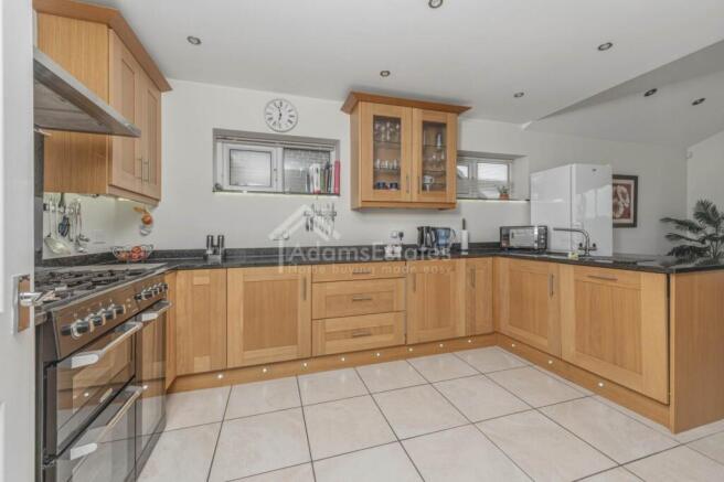 4 bed Detached for sale Image 4