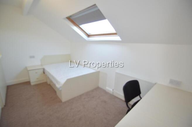 3 bed Terraced to rent Image 12