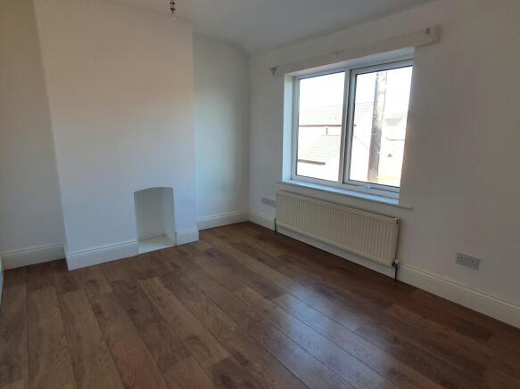 2 bed House to rent Image 6