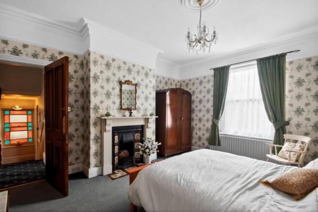 6 bed Semi-Detached for sale Image 10