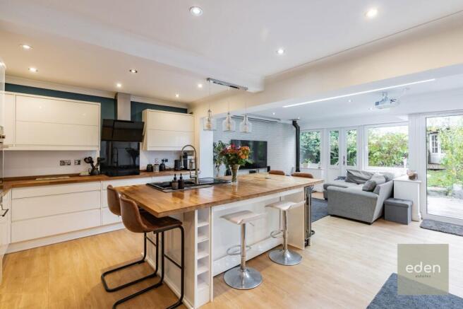 Kitchen / Breakfast Area