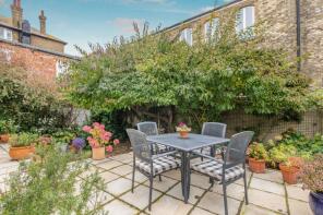 12 Stour House, Upper Strand Street, Sandwich CT13 9EE