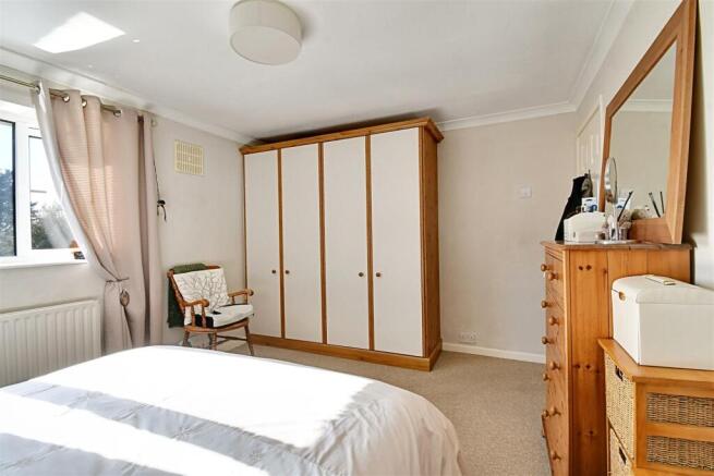 Bedroom 1_2.jpg