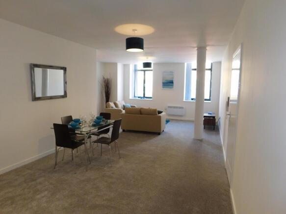 2 bed Apartment to rent Image 12