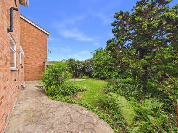 Holloway Drive, Pershore, WR10 photo 4