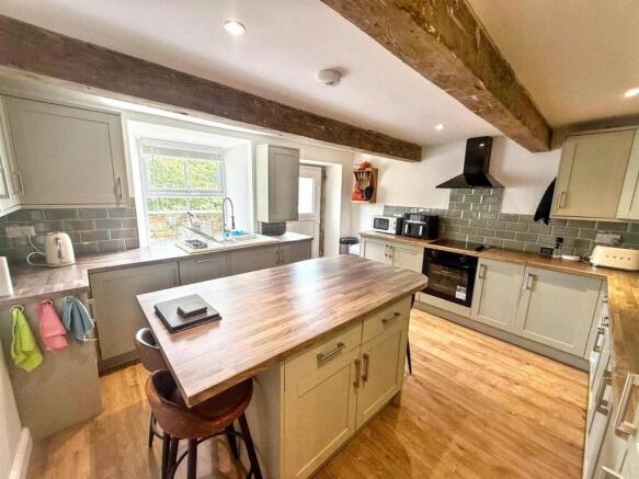 4 bed Semi-Detached for sale Image 10