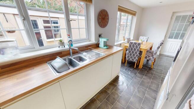 3 bed Semi-Detached for sale Image 4
