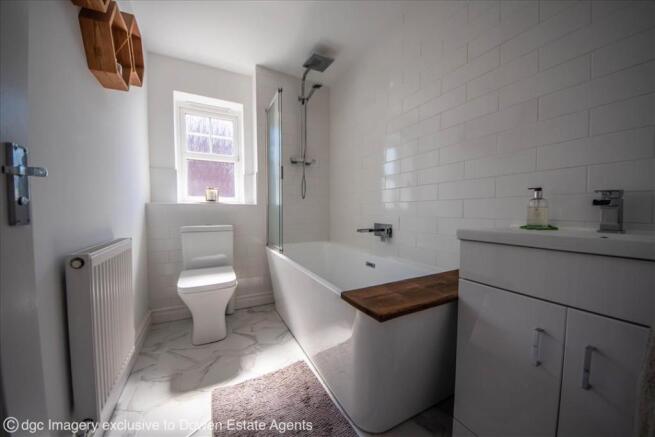 FAMILY BATHROOM