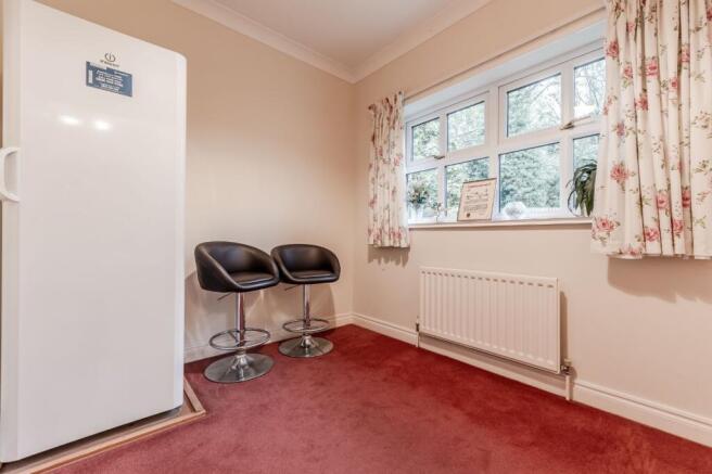 4 bed Detached for sale Image 9