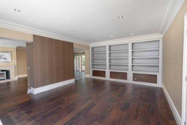 7 bed Detached for sale Image 11