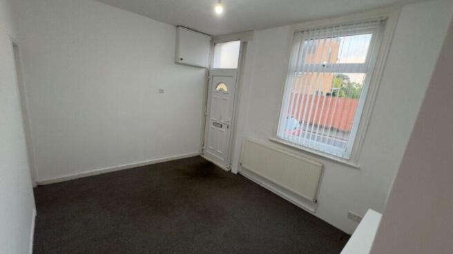 2 bed Terraced to rent Image 6