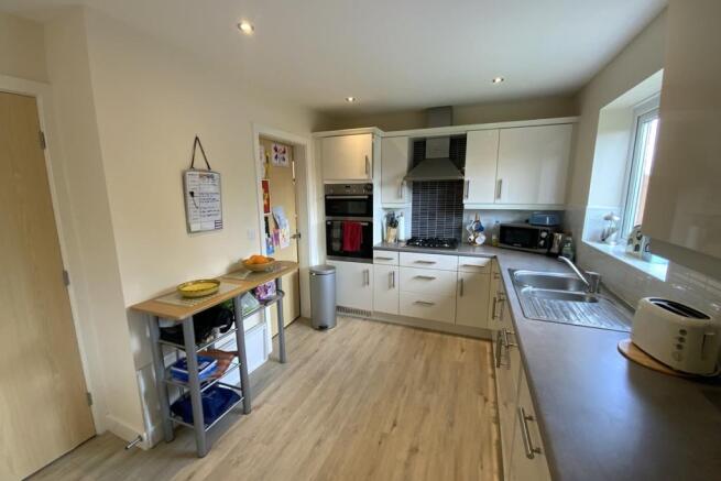 kitchen/dining room 