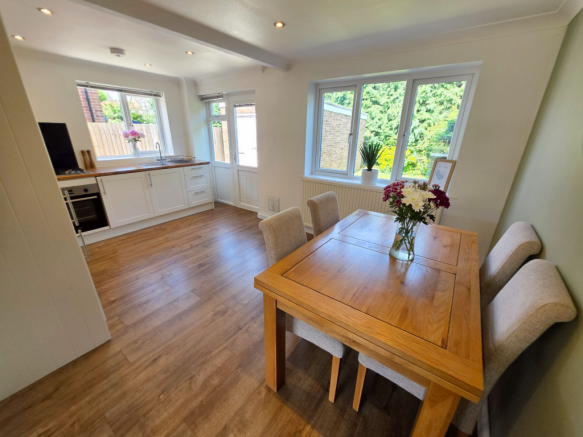 3 bed Semi-Detached for sale Image 6