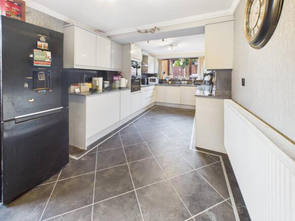 cam04425g0pr0333still003