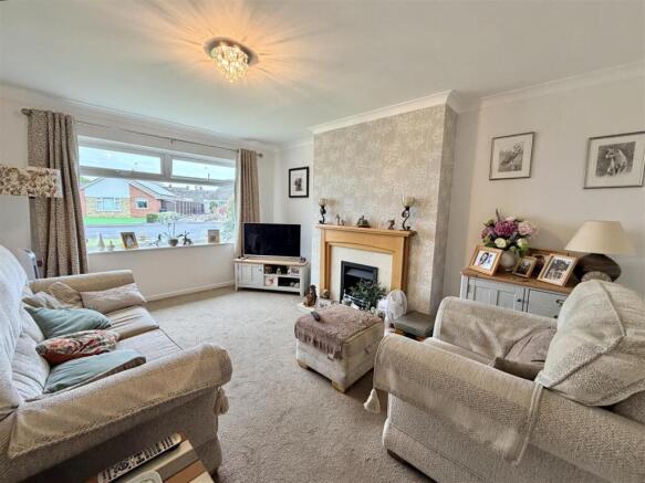 4 bed Semi-Detached for sale Image 2