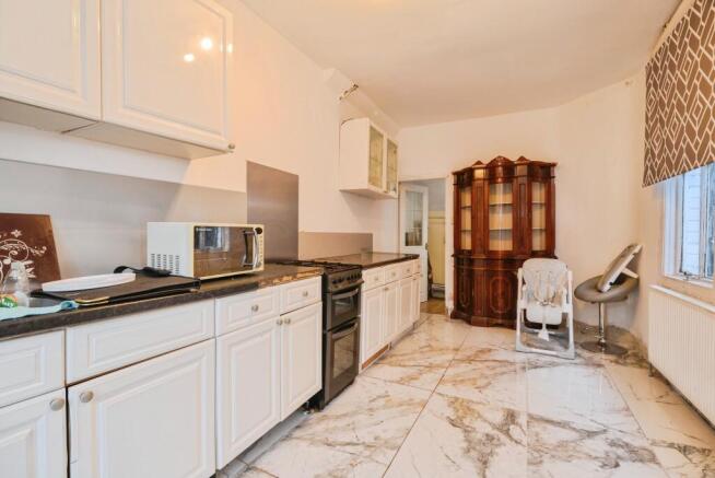 3 bed Terraced for sale Image 7