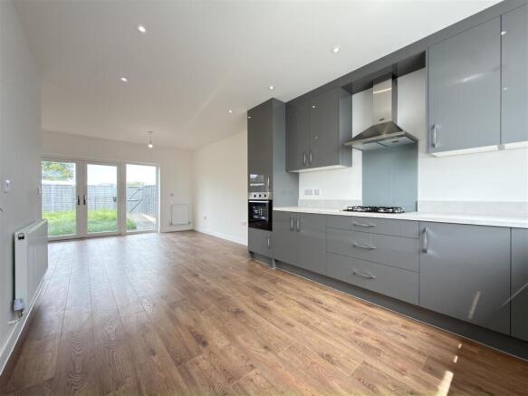 OPEN PLAN KITCHEN, DINING ROOM & LOUNGE