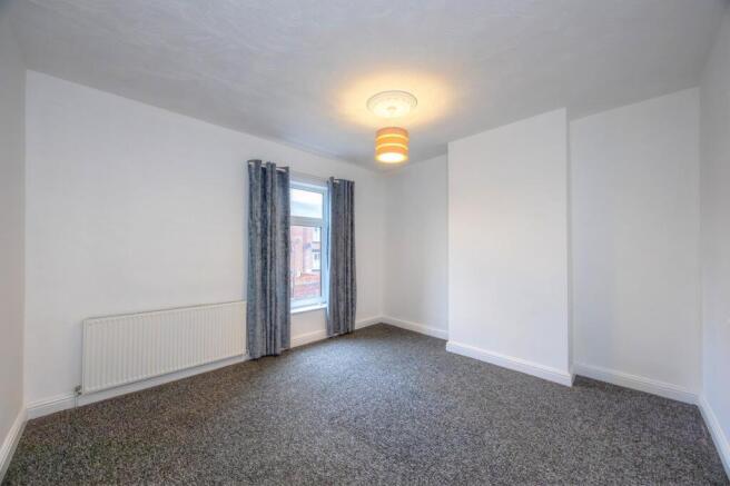 2 bed Terraced to rent Image 10