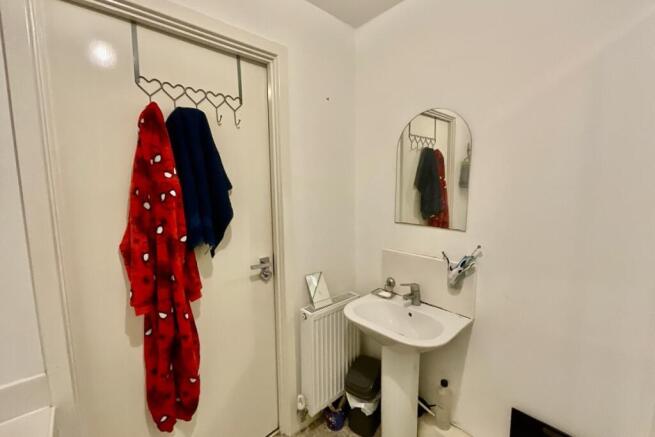 2 bed Flat for sale Image 10
