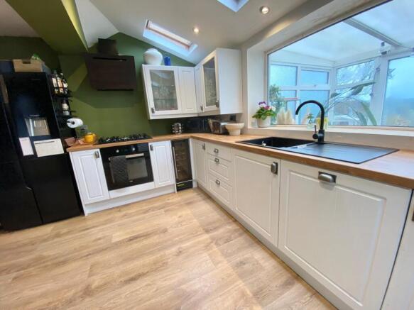3 bed House to rent Image 5