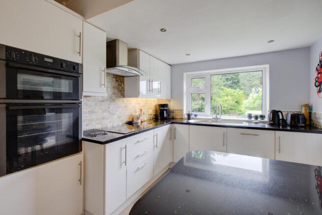 5 WILLOW CLOSE-24