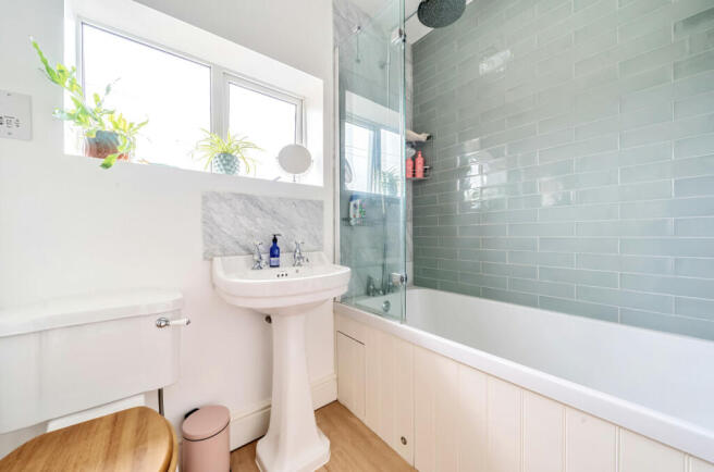 Family Bathroomq