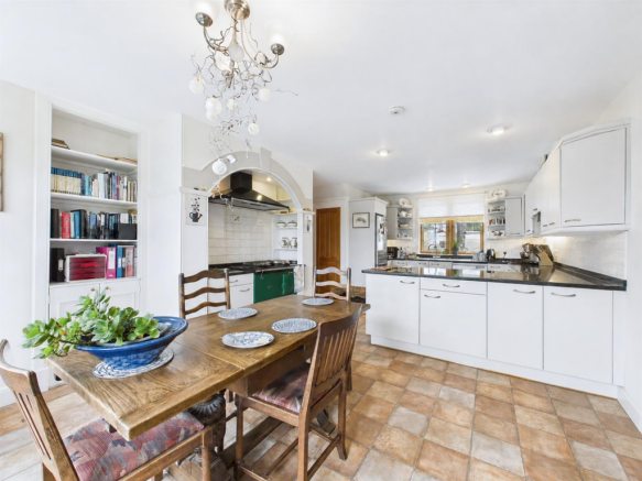Kitchen & Dining Area